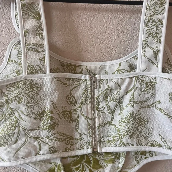 Brandy Melville Corset Tank Top Embroidered Floral Details - Picture 6 of 7